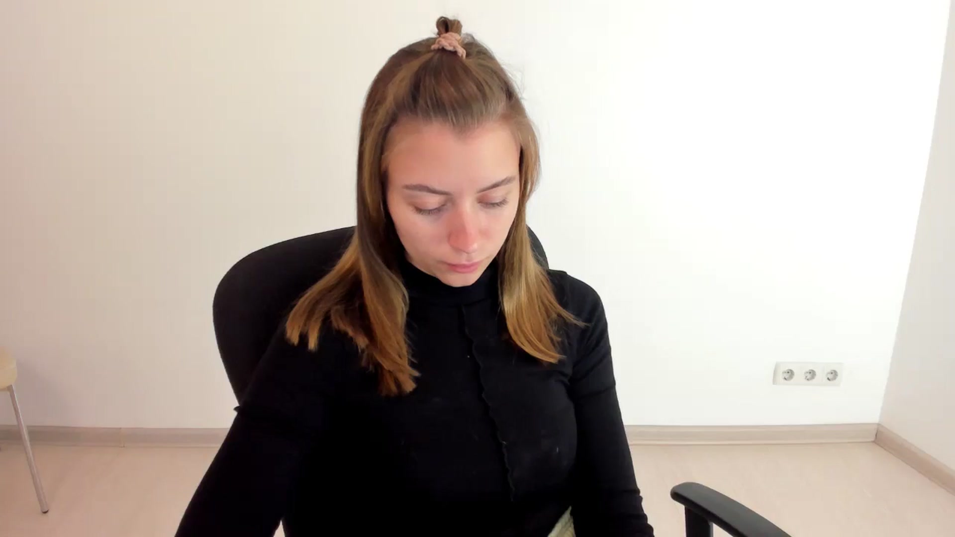Gallery image thumbnail from Sulfate0's myfreecams stream on, 10/17/2024, 08:42 image 15 of 20