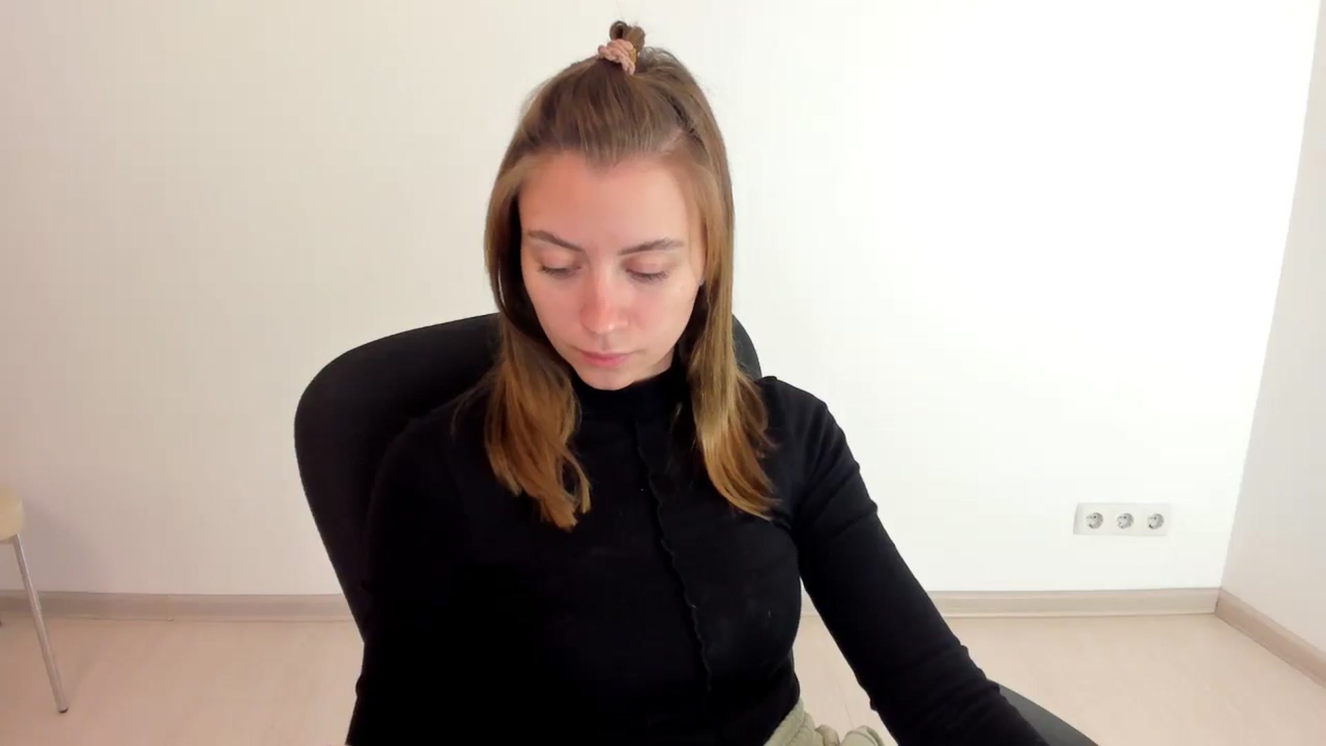 Gallery image thumbnail from Sulfate0's myfreecams stream on, 10/17/2024, 08:42 image 20 of 20