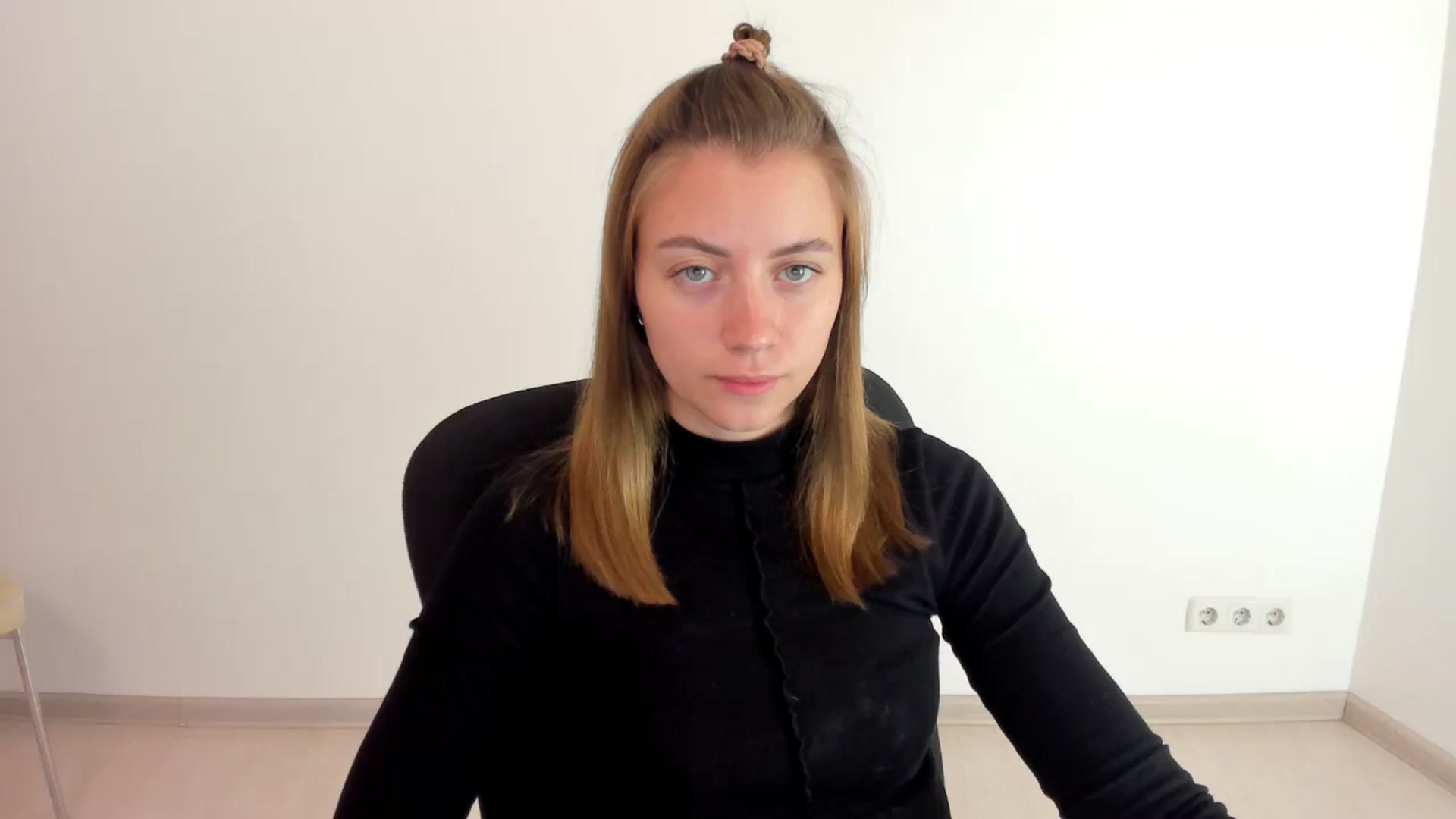 Gallery image thumbnail from Sulfate0's myfreecams stream on, 10/17/2024, 08:42 image 1 of 20