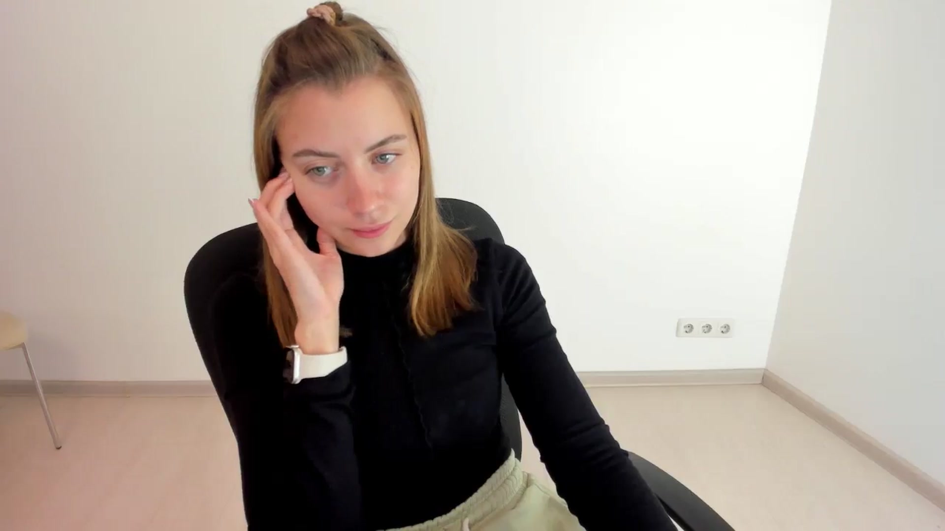 Gallery image thumbnail from Sulfate0's myfreecams stream on, 10/17/2024, 10:15 image 11 of 20