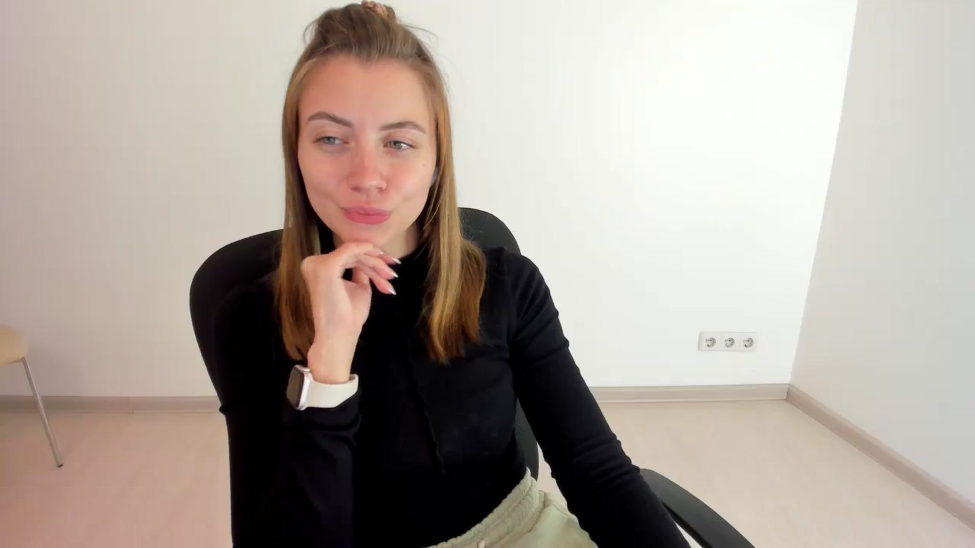 Gallery image thumbnail from Sulfate0's myfreecams stream on, 10/17/2024, 10:15 image 12 of 20