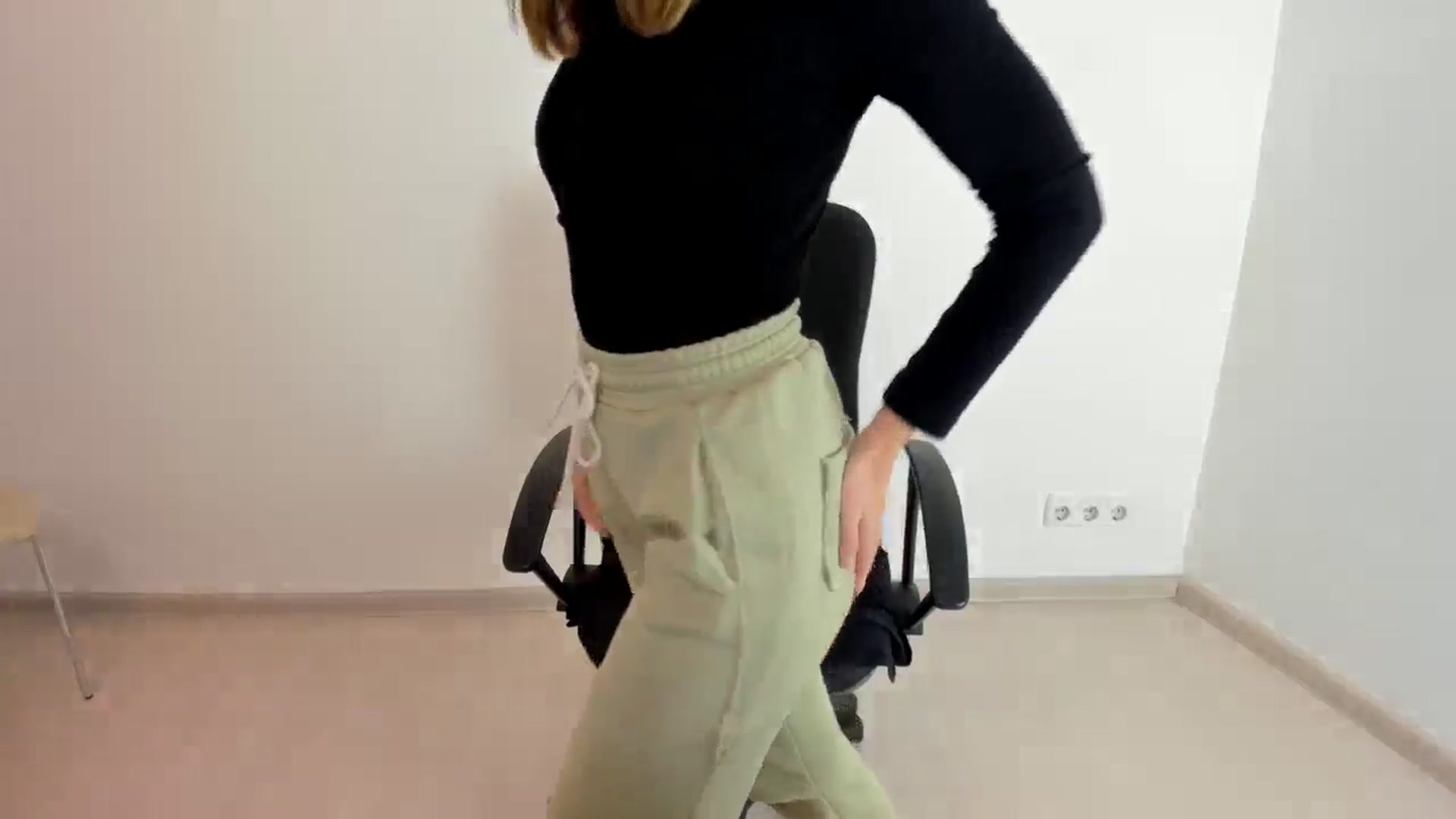 Gallery image thumbnail from Sulfate0's myfreecams stream on, 10/17/2024, 10:15 image 16 of 20