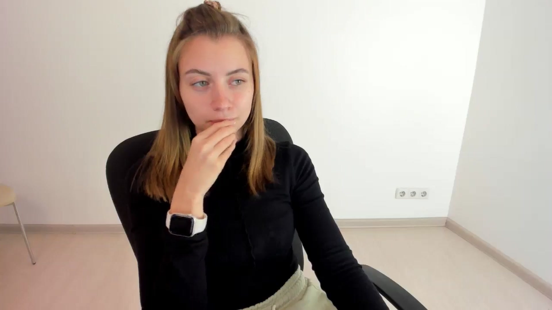 Gallery image thumbnail from Sulfate0's myfreecams stream on, 10/17/2024, 10:15 image 13 of 20