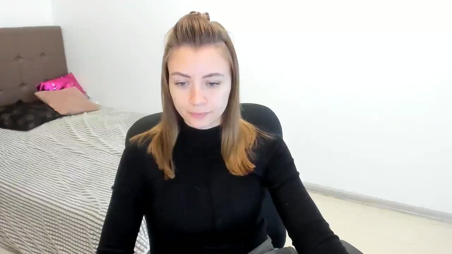 Gallery image thumbnail from Sulfate0's myfreecams stream on, 10/18/2024, 07:12 image 9 of 20