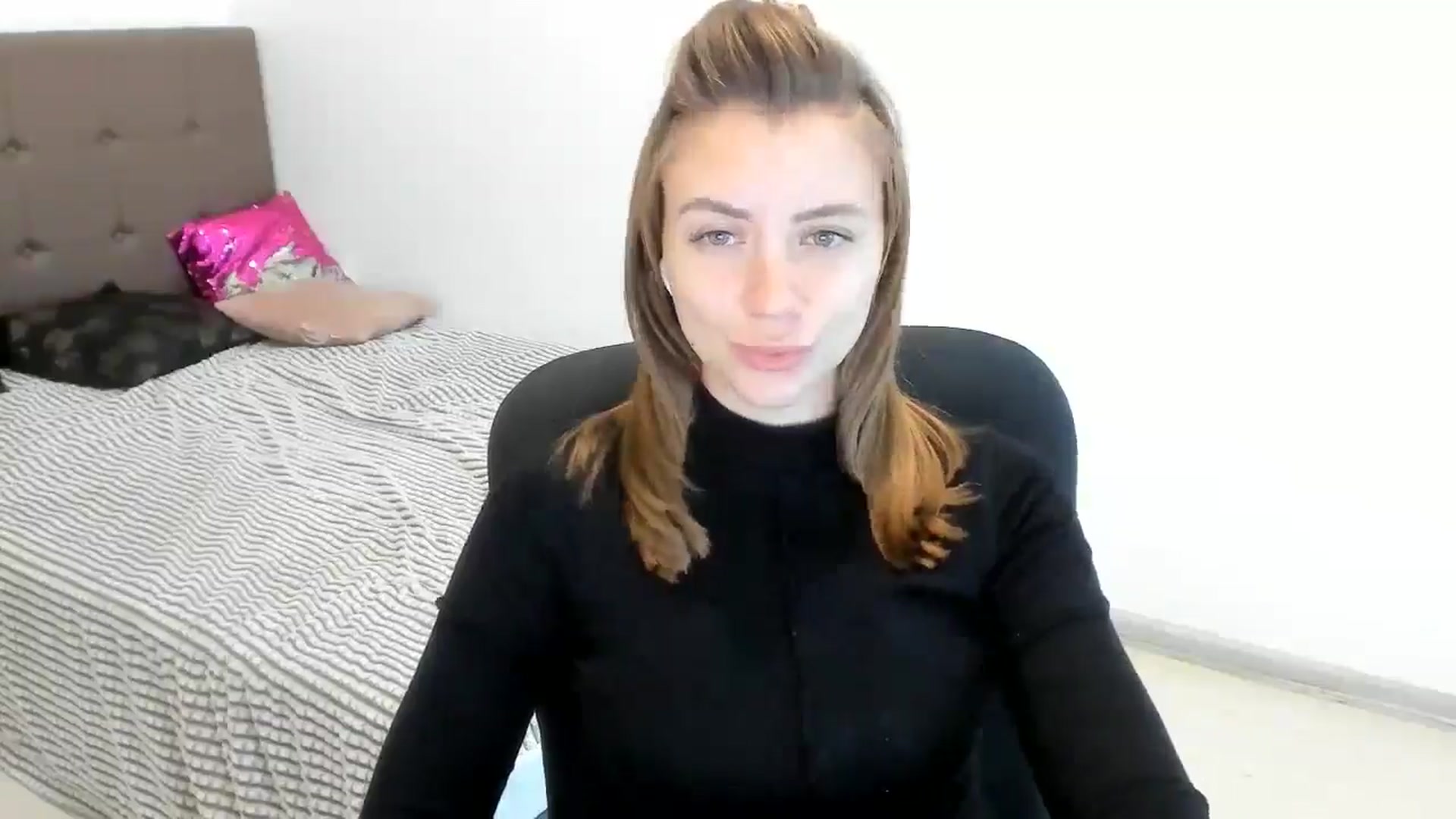 Gallery image thumbnail from Sulfate0's myfreecams stream on, 10/18/2024, 09:08 image 11 of 20