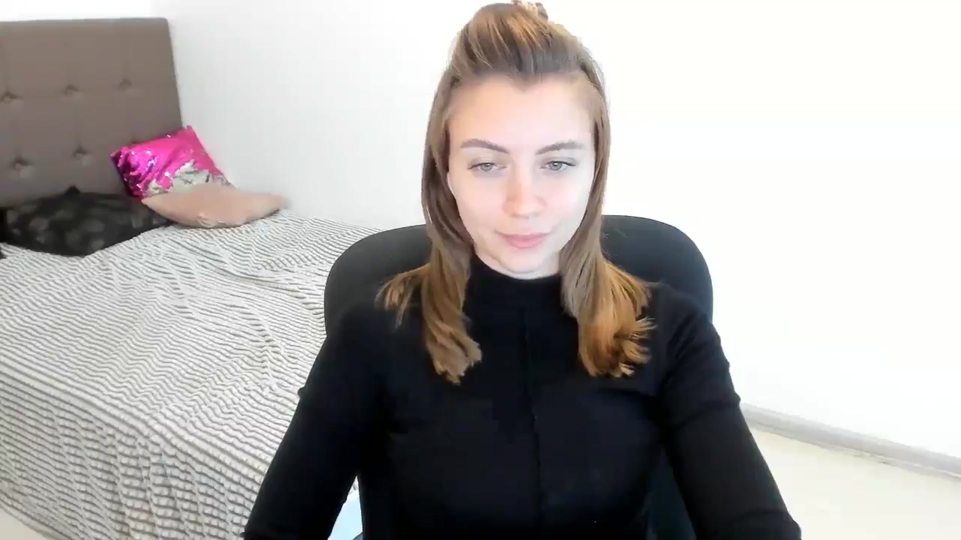 Gallery image thumbnail from Sulfate0's myfreecams stream on, 10/18/2024, 09:08 image 12 of 20