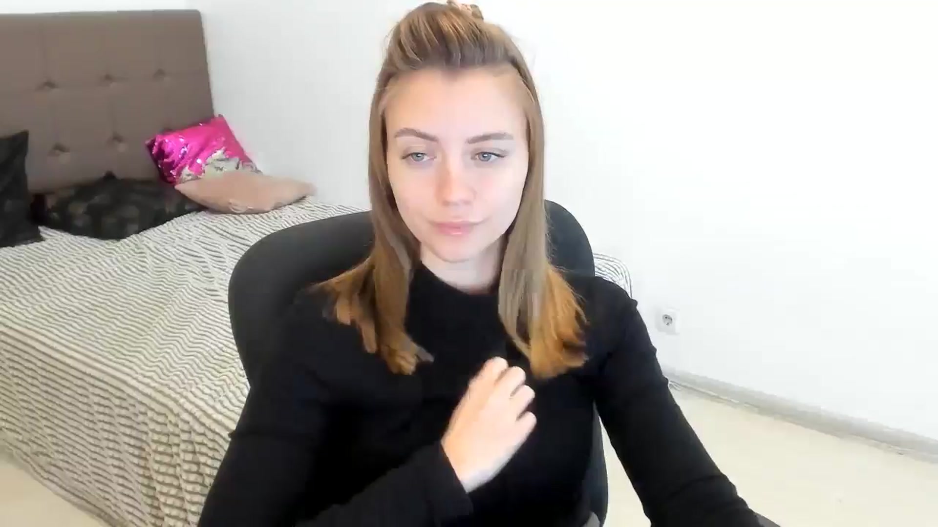 Gallery image thumbnail from Sulfate0's myfreecams stream on, 10/18/2024, 09:57 image 5 of 20