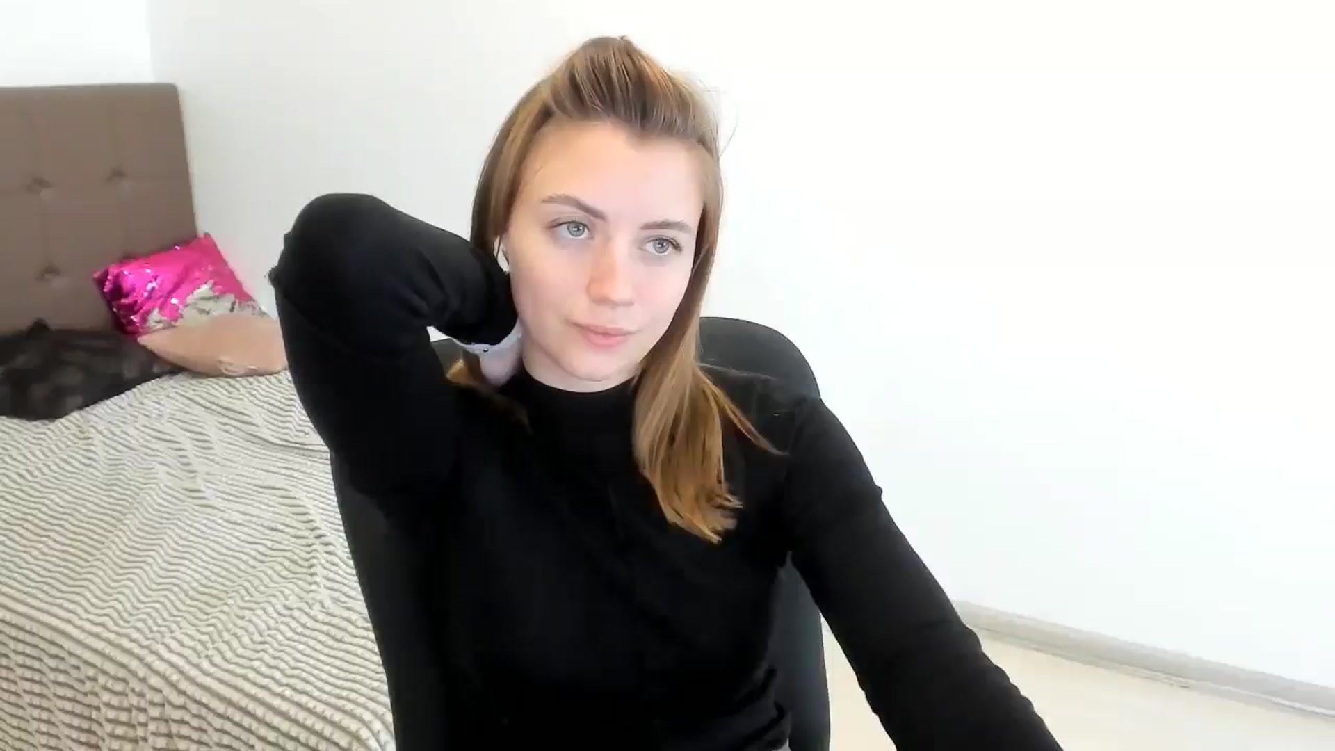 Gallery image thumbnail from Sulfate0's myfreecams stream on, 10/18/2024, 10:41 image 18 of 20