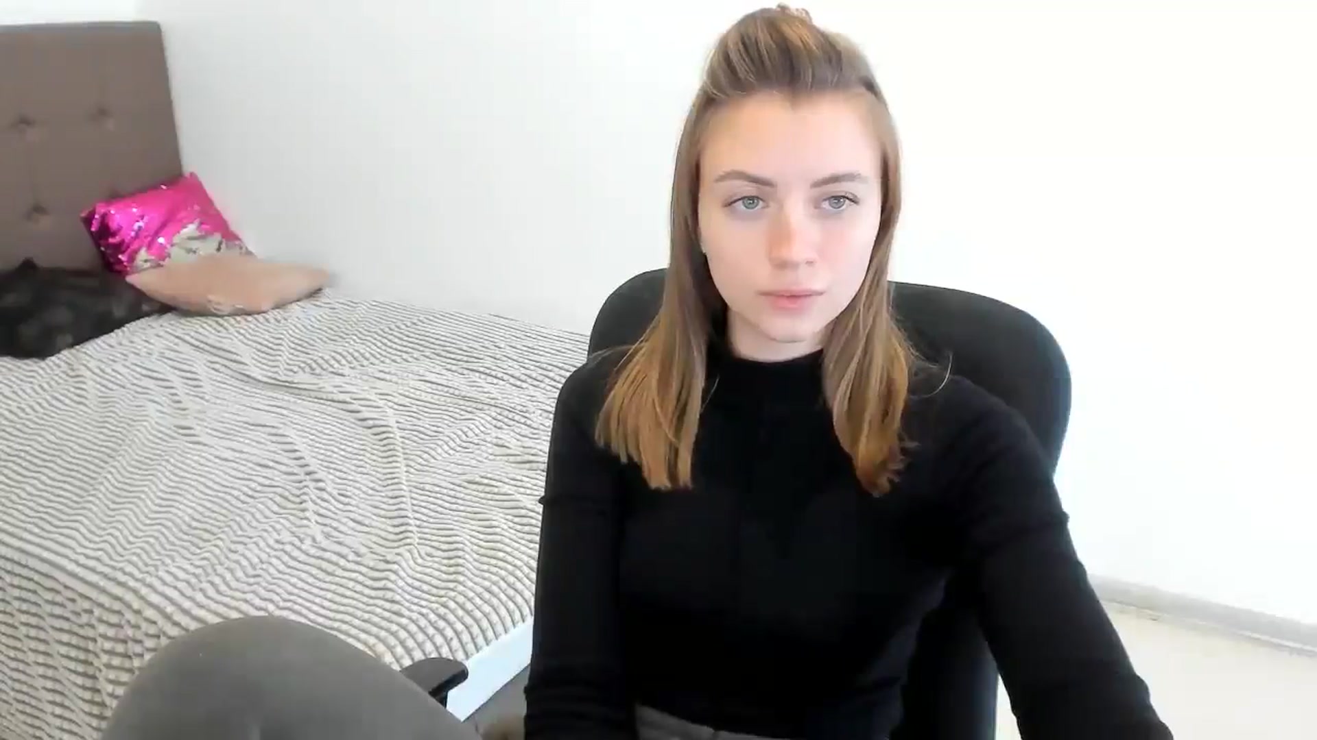 Gallery image thumbnail from Sulfate0's myfreecams stream on, 10/18/2024, 10:41 image 5 of 20