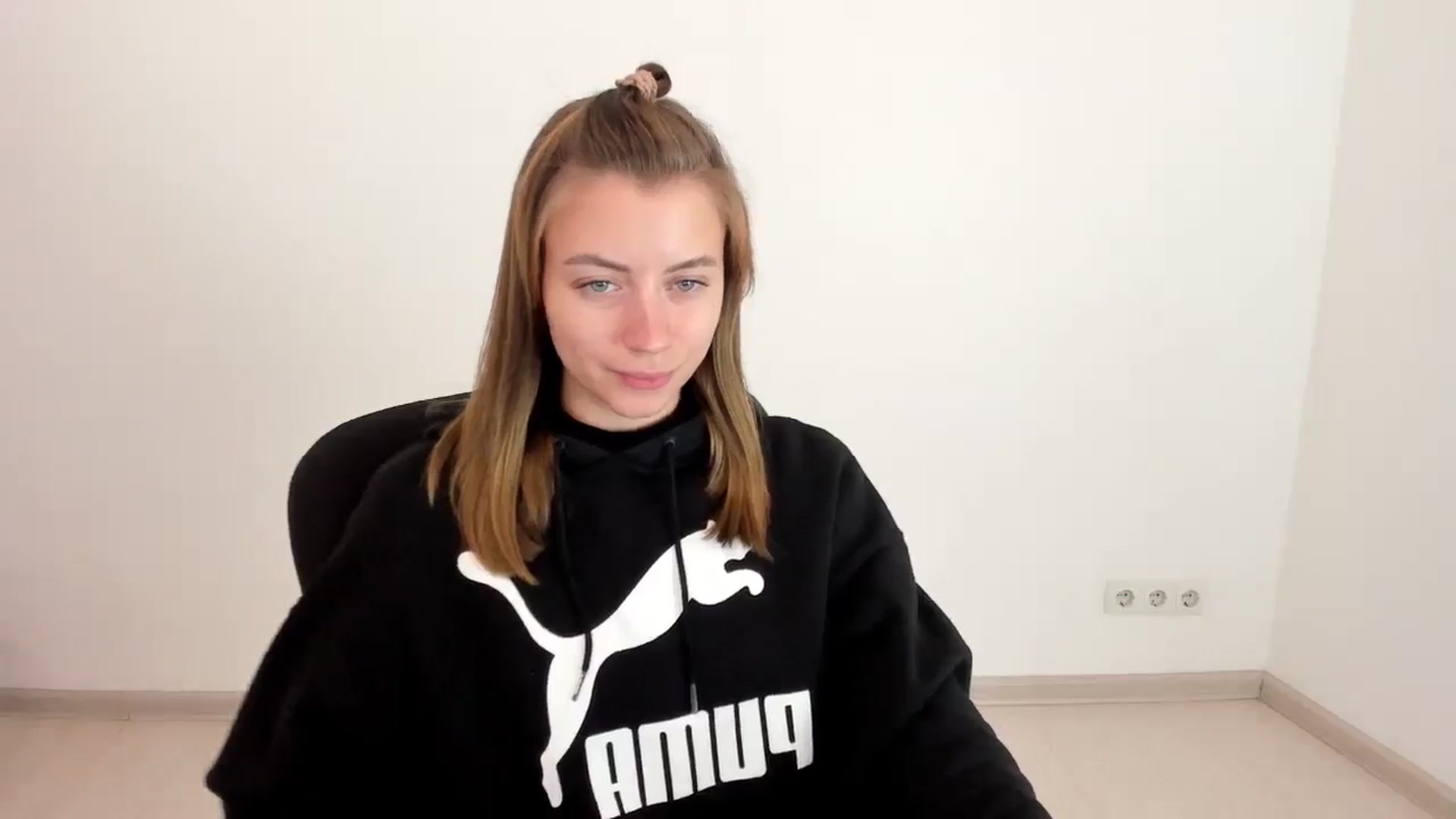 Gallery image thumbnail from Sulfate0's myfreecams stream on, 10/19/2024, 09:01 image 16 of 20