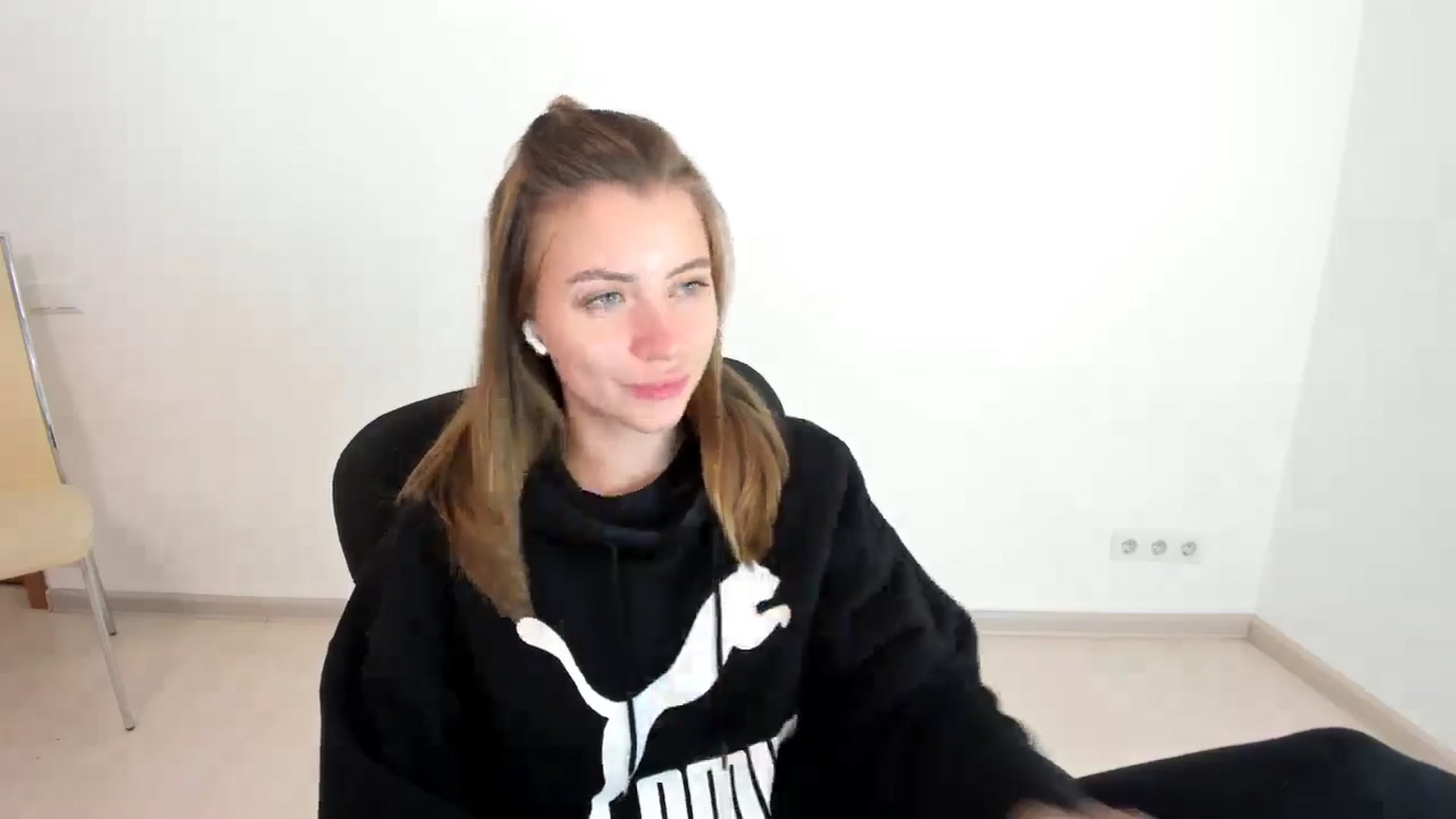 Gallery image thumbnail from Sulfate0's myfreecams stream on, 10/20/2024, 09:01 image 12 of 20