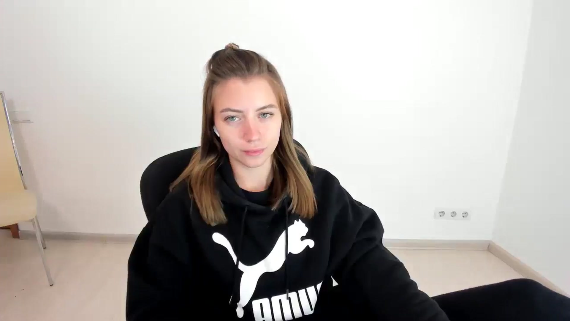 Gallery image thumbnail from Sulfate0's myfreecams stream on, 10/20/2024, 09:01 image 19 of 20