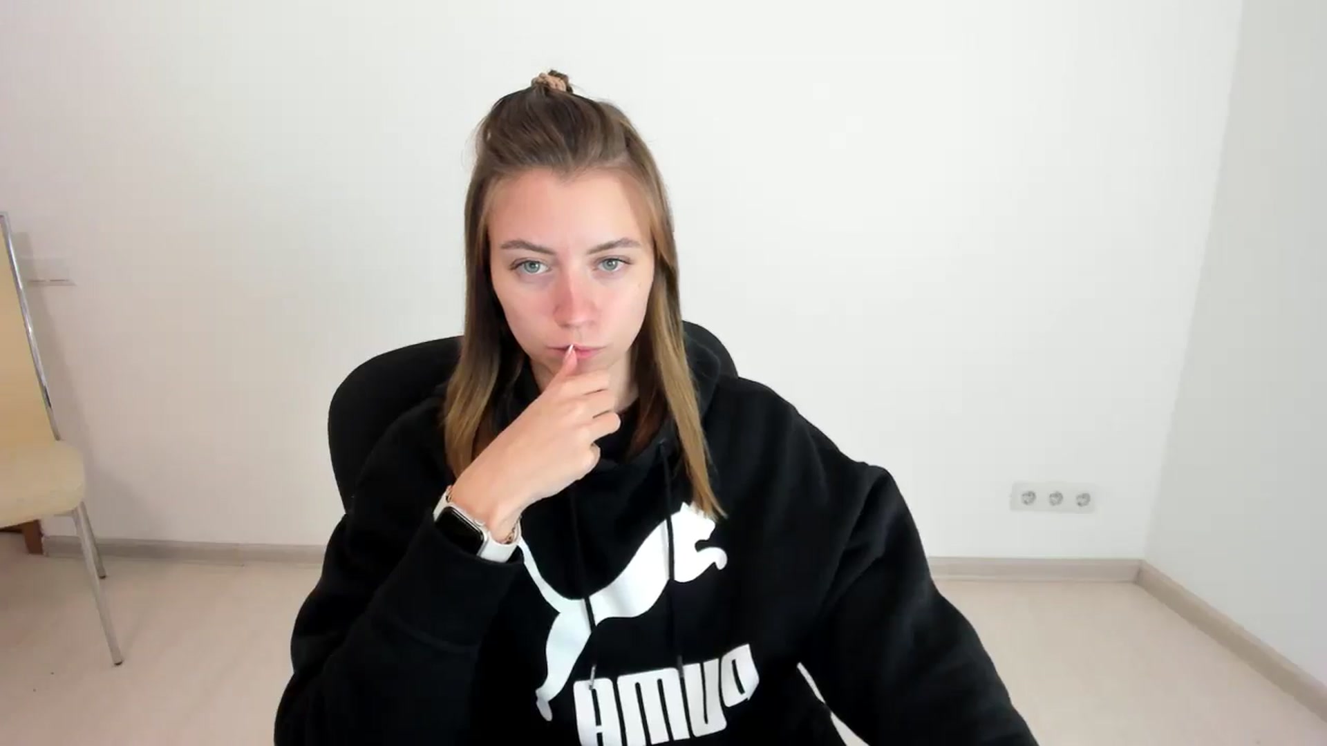 Gallery image thumbnail from Sulfate0's myfreecams stream on, 10/20/2024, 09:01 image 7 of 20