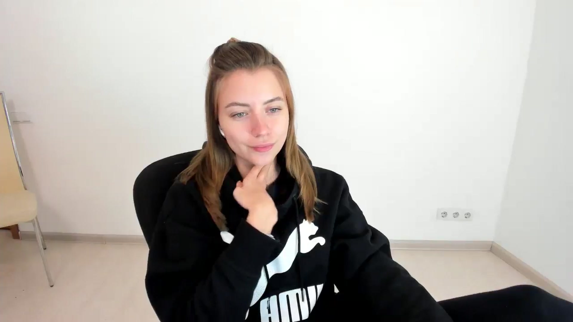 Gallery image thumbnail from Sulfate0's myfreecams stream on, 10/20/2024, 09:01 image 11 of 20