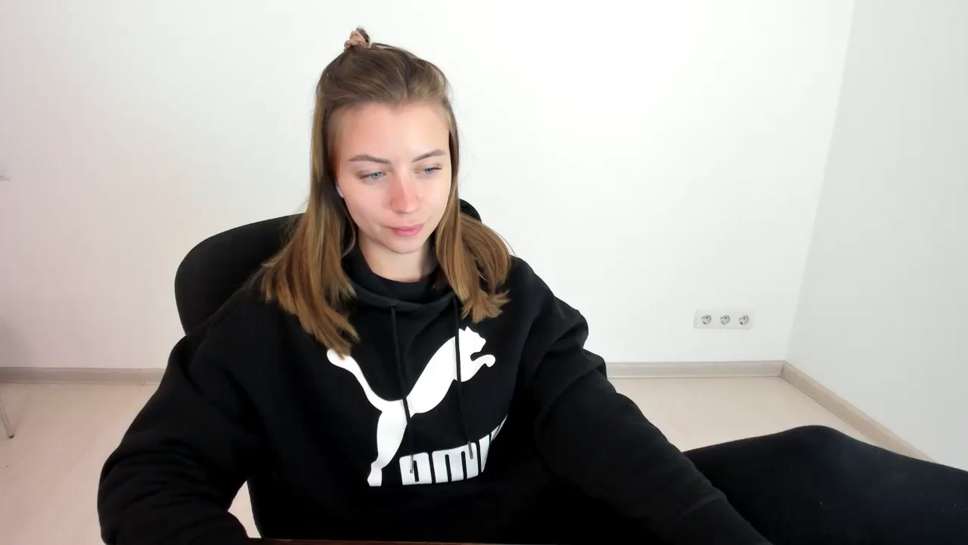 Gallery image thumbnail from Sulfate0's myfreecams stream on, 10/20/2024, 09:50 image 14 of 20