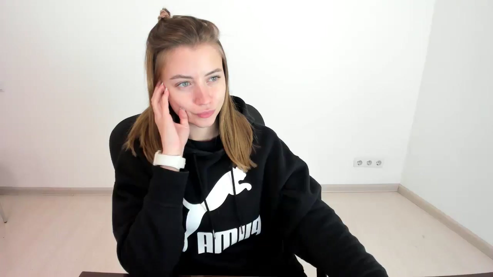 Gallery image thumbnail from Sulfate0's myfreecams stream on, 10/20/2024, 09:50 image 16 of 20