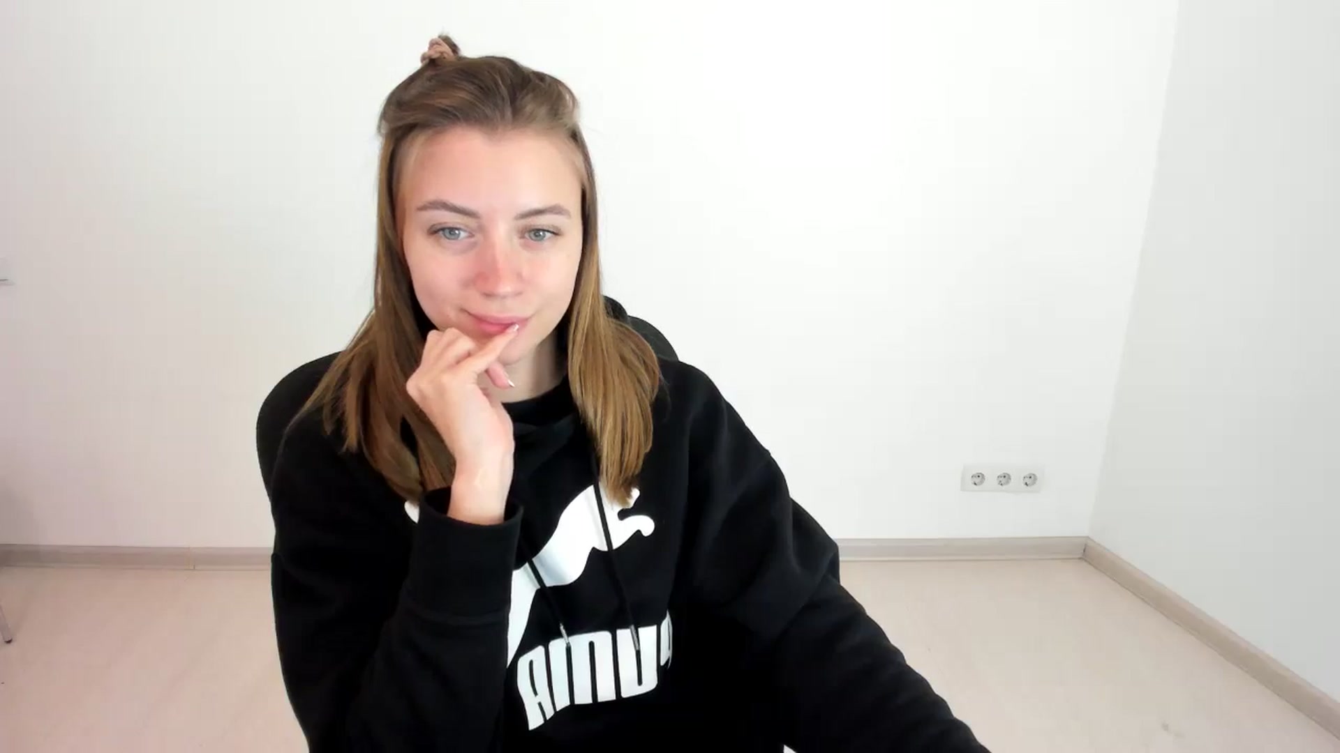 Gallery image thumbnail from Sulfate0's myfreecams stream on, 10/20/2024, 10:07 image 17 of 20