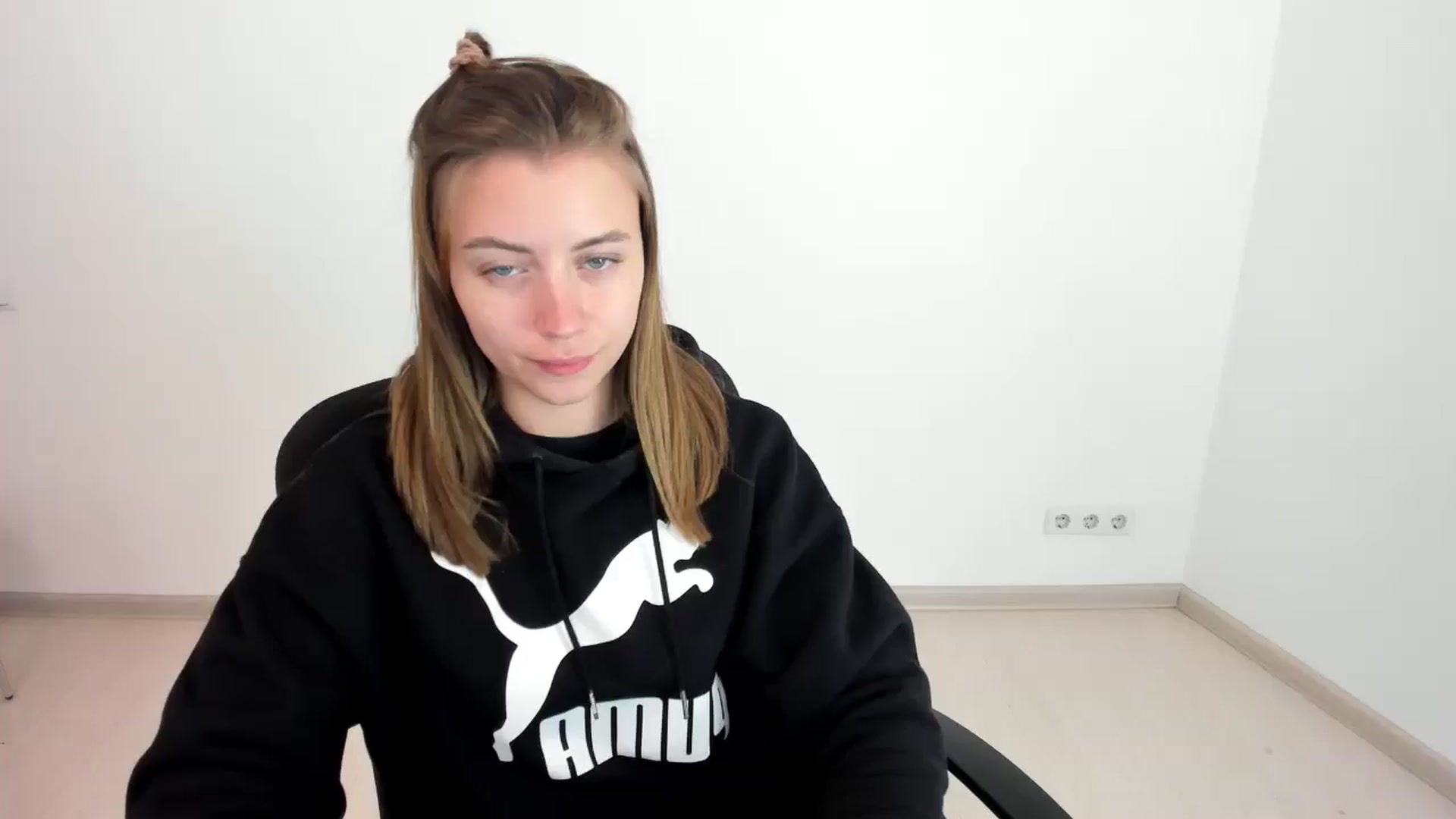 Gallery image thumbnail from Sulfate0's myfreecams stream on, 10/20/2024, 10:07 image 13 of 20