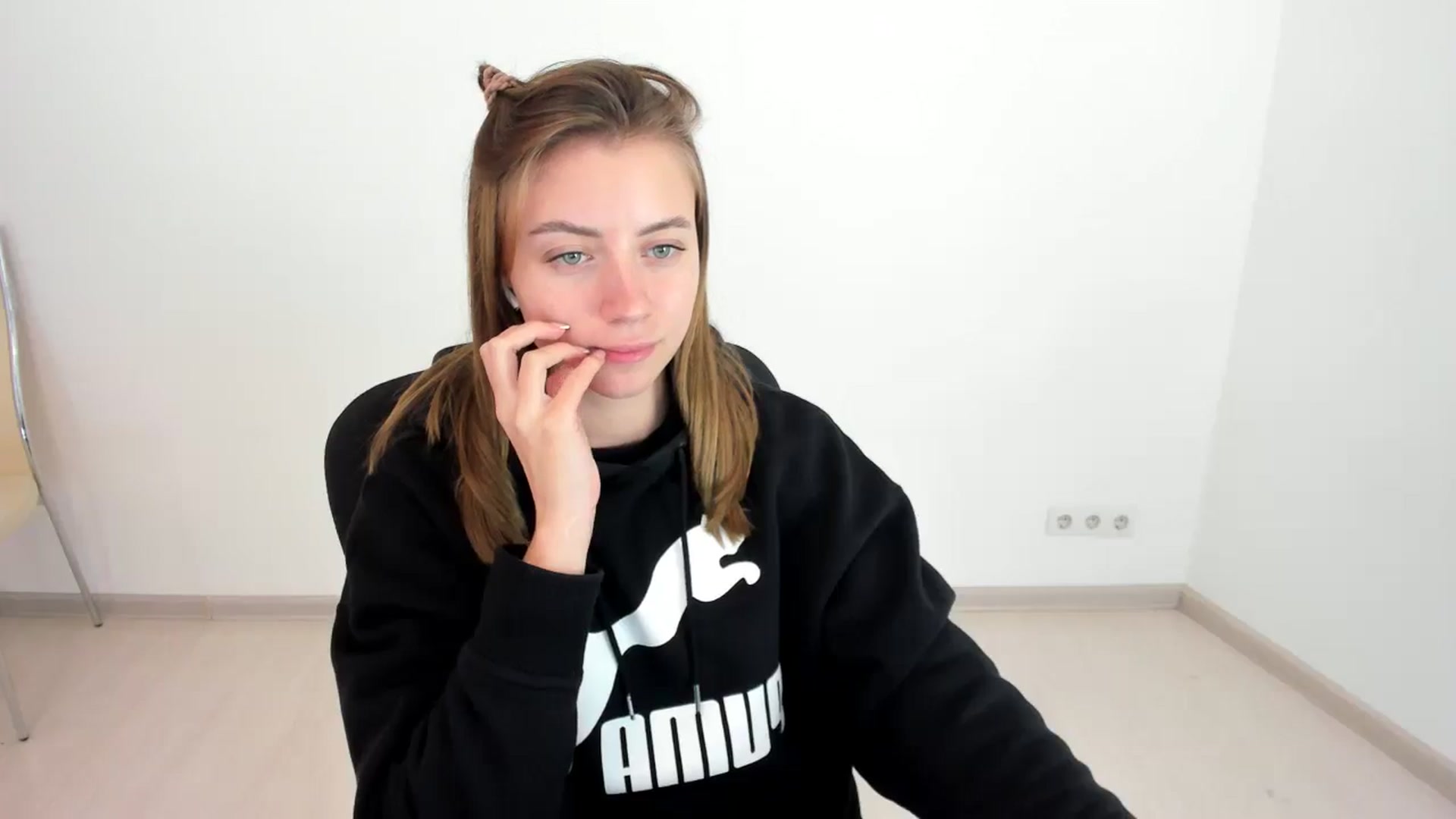 Gallery image thumbnail from Sulfate0's myfreecams stream on, 10/20/2024, 10:31 image 12 of 20