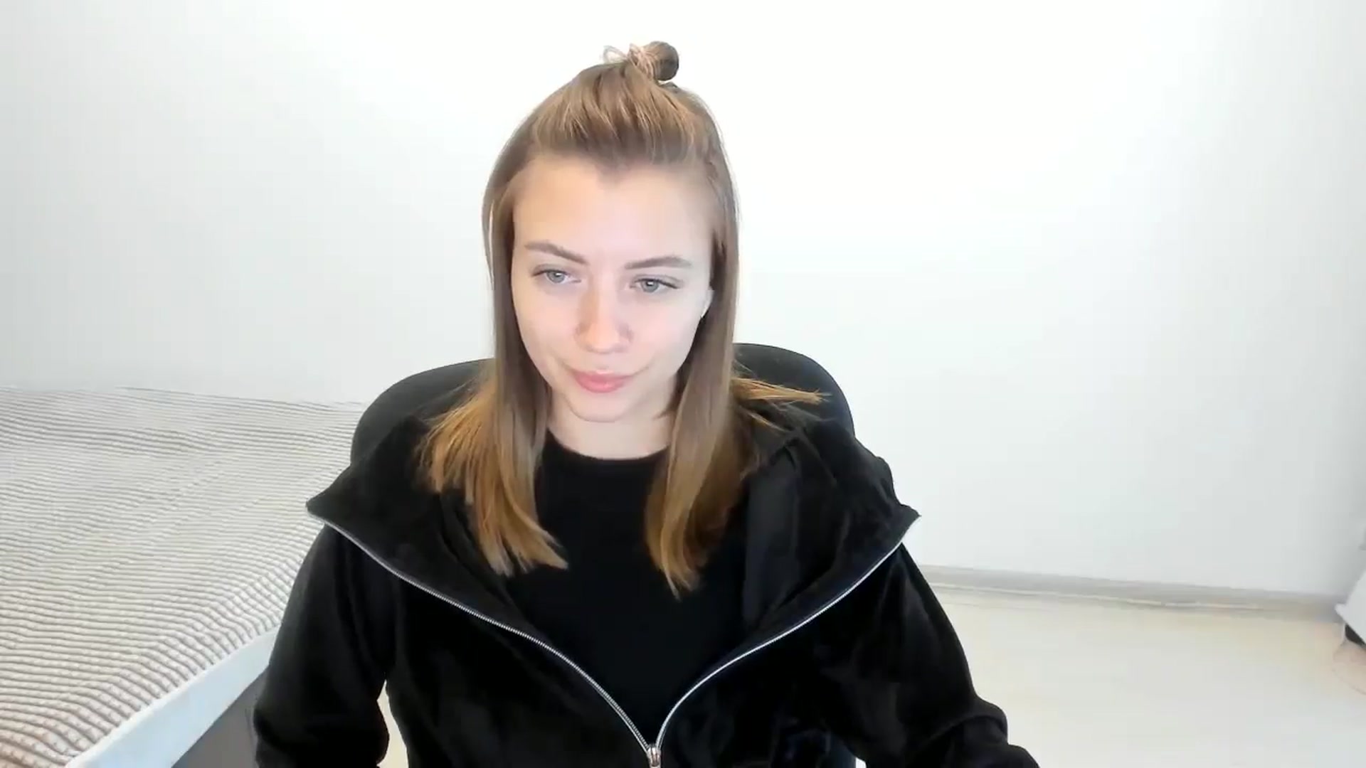 Gallery image thumbnail from Sulfate0's myfreecams stream on, 10/21/2024, 07:04 image 9 of 20