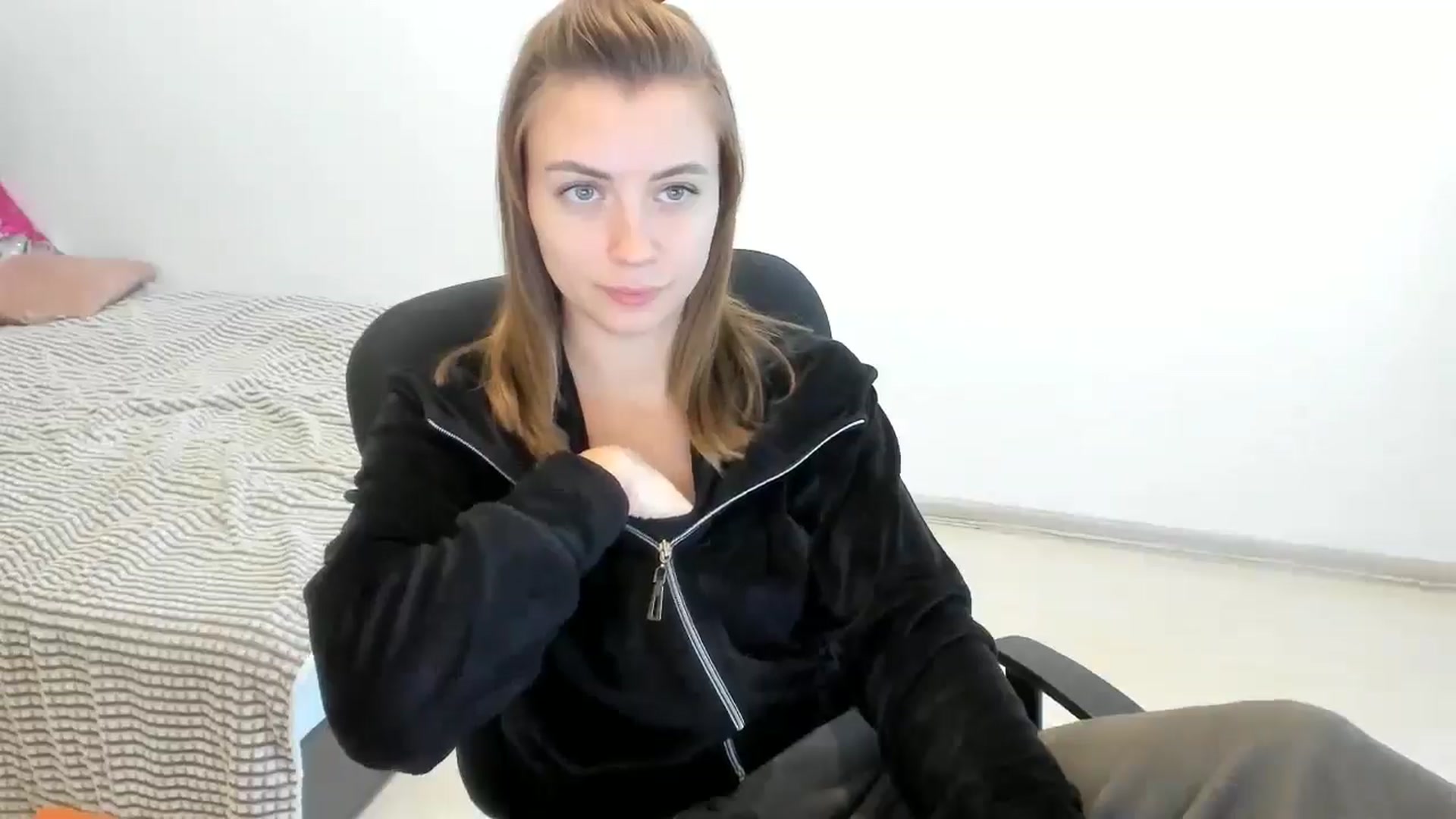 Gallery image thumbnail from Sulfate0's myfreecams stream on, 10/21/2024, 08:31 image 7 of 20