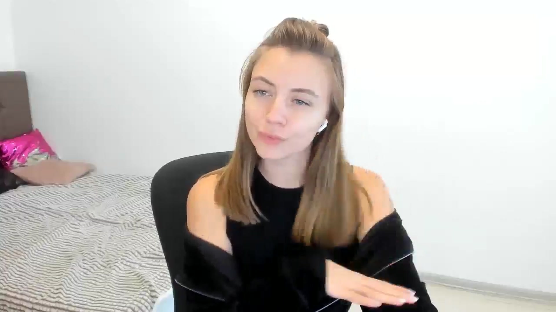 Gallery image thumbnail from Sulfate0's myfreecams stream on, 10/21/2024, 10:04 image 19 of 20