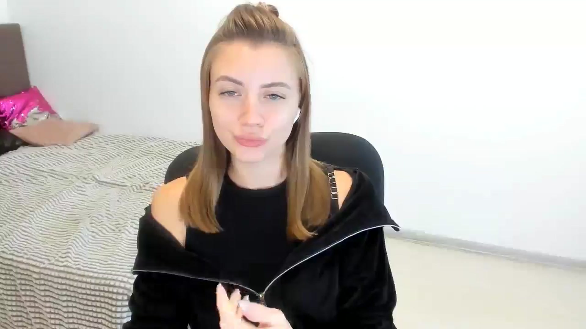 Gallery image thumbnail from Sulfate0's myfreecams stream on, 10/21/2024, 10:04 image 5 of 20