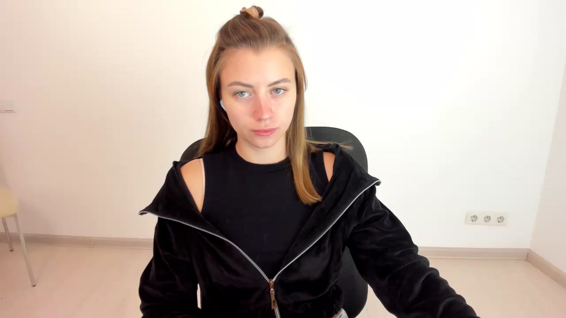 Gallery image thumbnail from Sulfate0's myfreecams stream on, 10/22/2024, 07:30 image 4 of 20