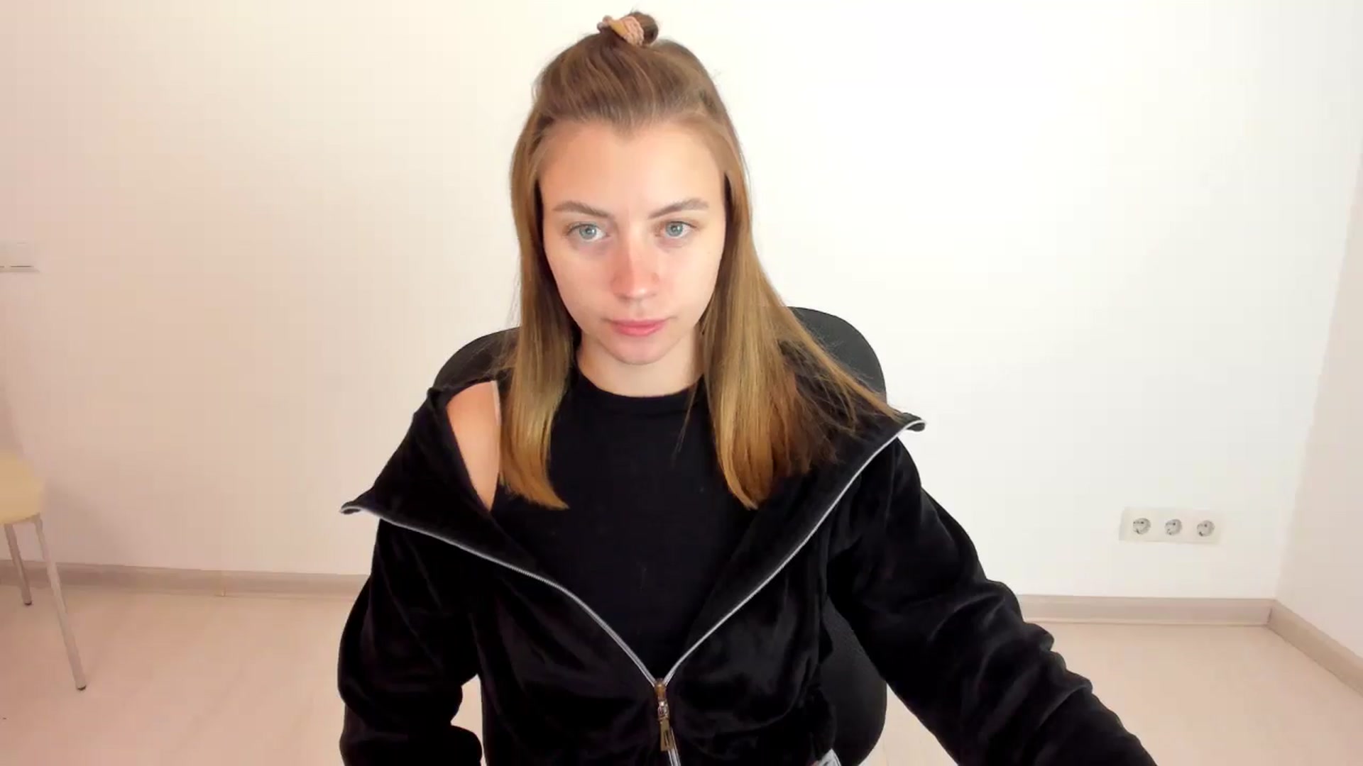 Gallery image thumbnail from Sulfate0's myfreecams stream on, 10/22/2024, 07:30 image 3 of 20