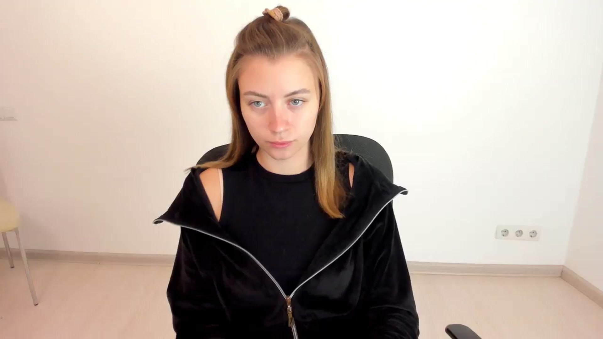 Gallery image thumbnail from Sulfate0's myfreecams stream on, 10/22/2024, 07:30 image 6 of 20