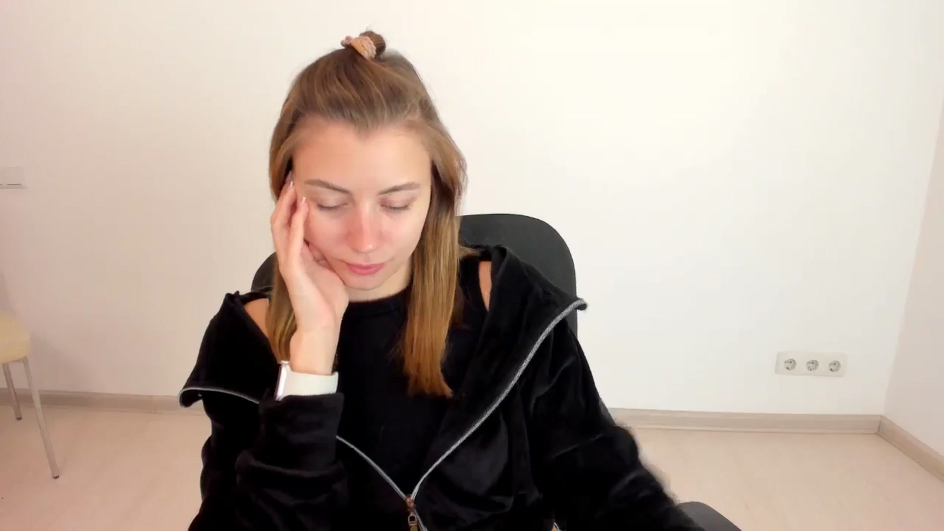 Gallery image thumbnail from Sulfate0's myfreecams stream on, 10/22/2024, 07:30 image 17 of 20