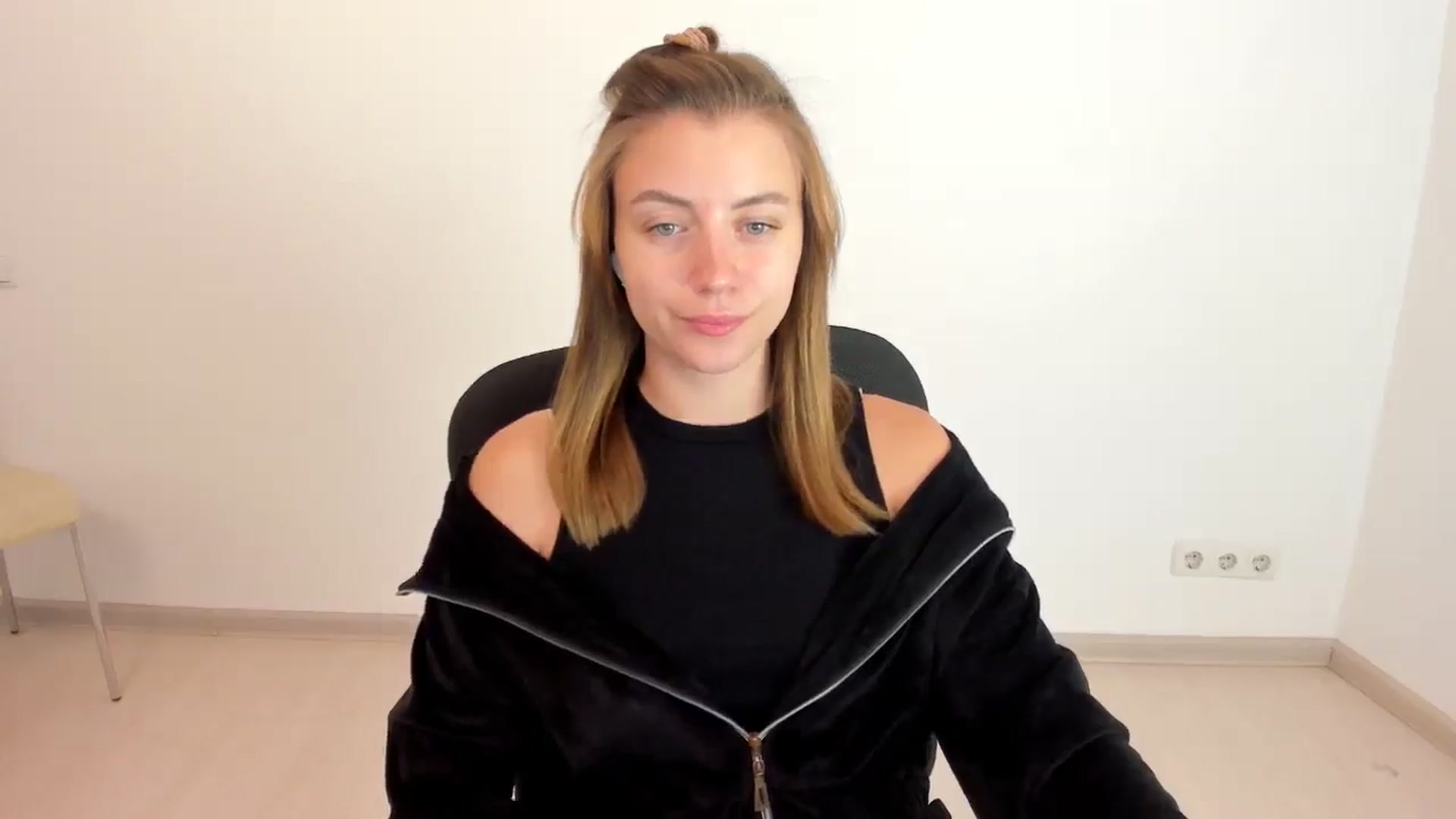 Gallery image thumbnail from Sulfate0's myfreecams stream on, 10/22/2024, 08:37 image 17 of 20