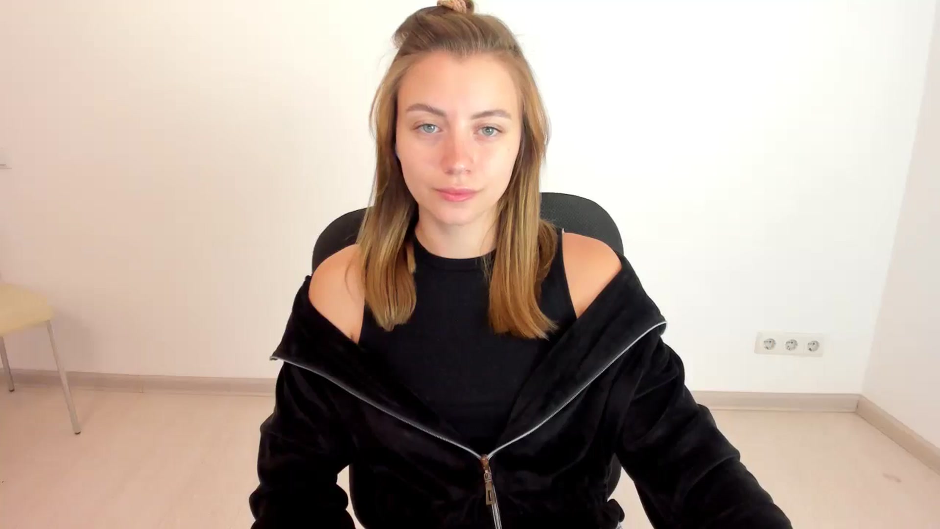 Gallery image thumbnail from Sulfate0's myfreecams stream on, 10/22/2024, 08:37 image 8 of 20