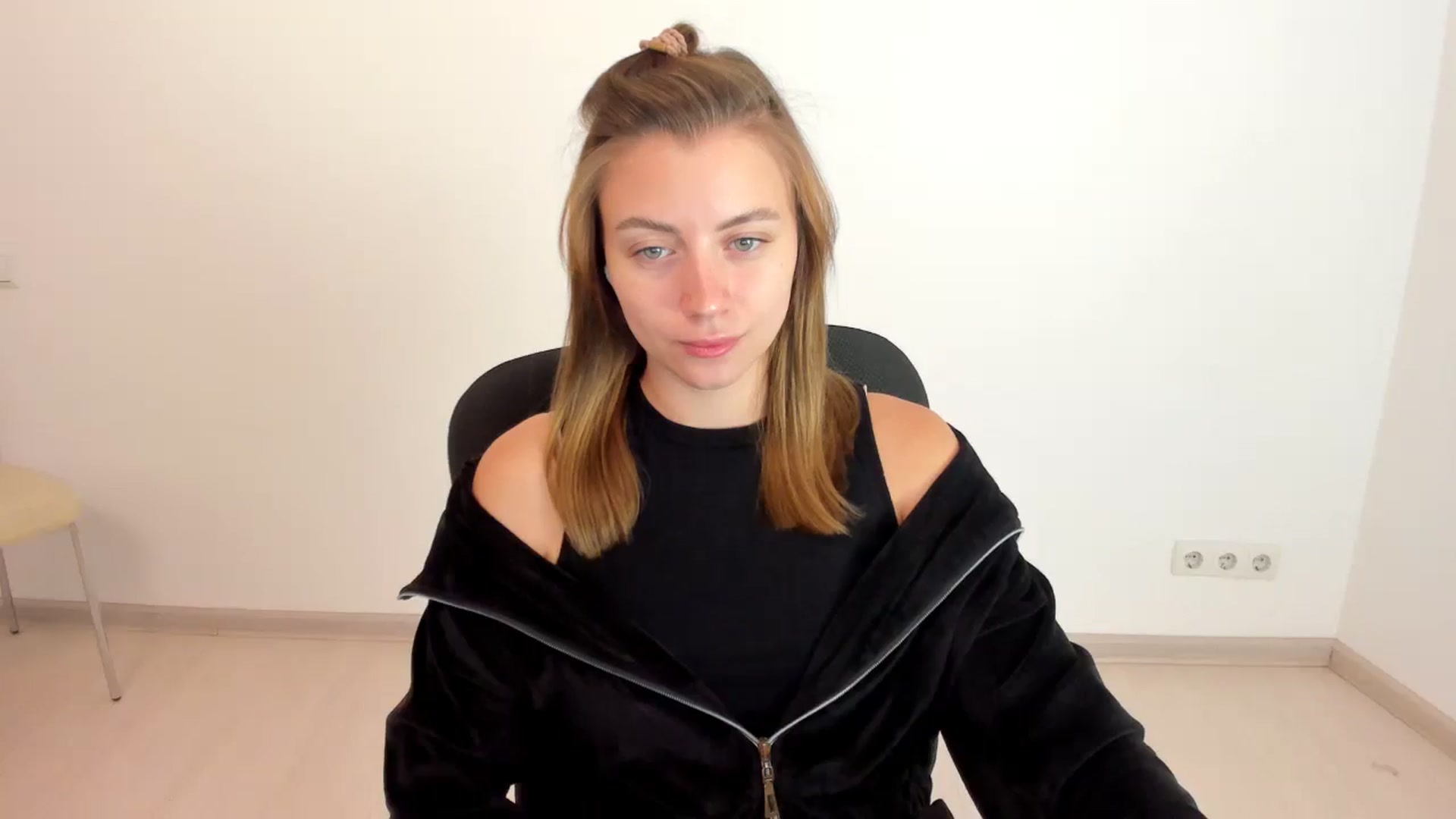Gallery image thumbnail from Sulfate0's myfreecams stream on, 10/22/2024, 08:37 image 13 of 20