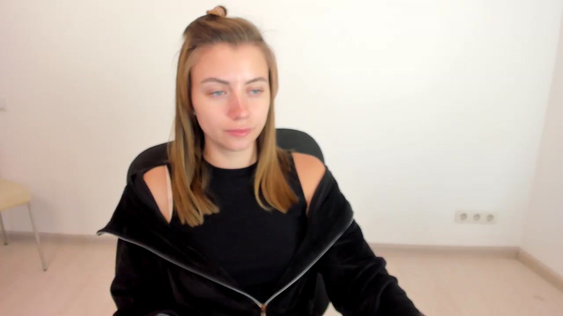 Gallery image thumbnail from Sulfate0's myfreecams stream on, 10/22/2024, 09:48 image 9 of 20