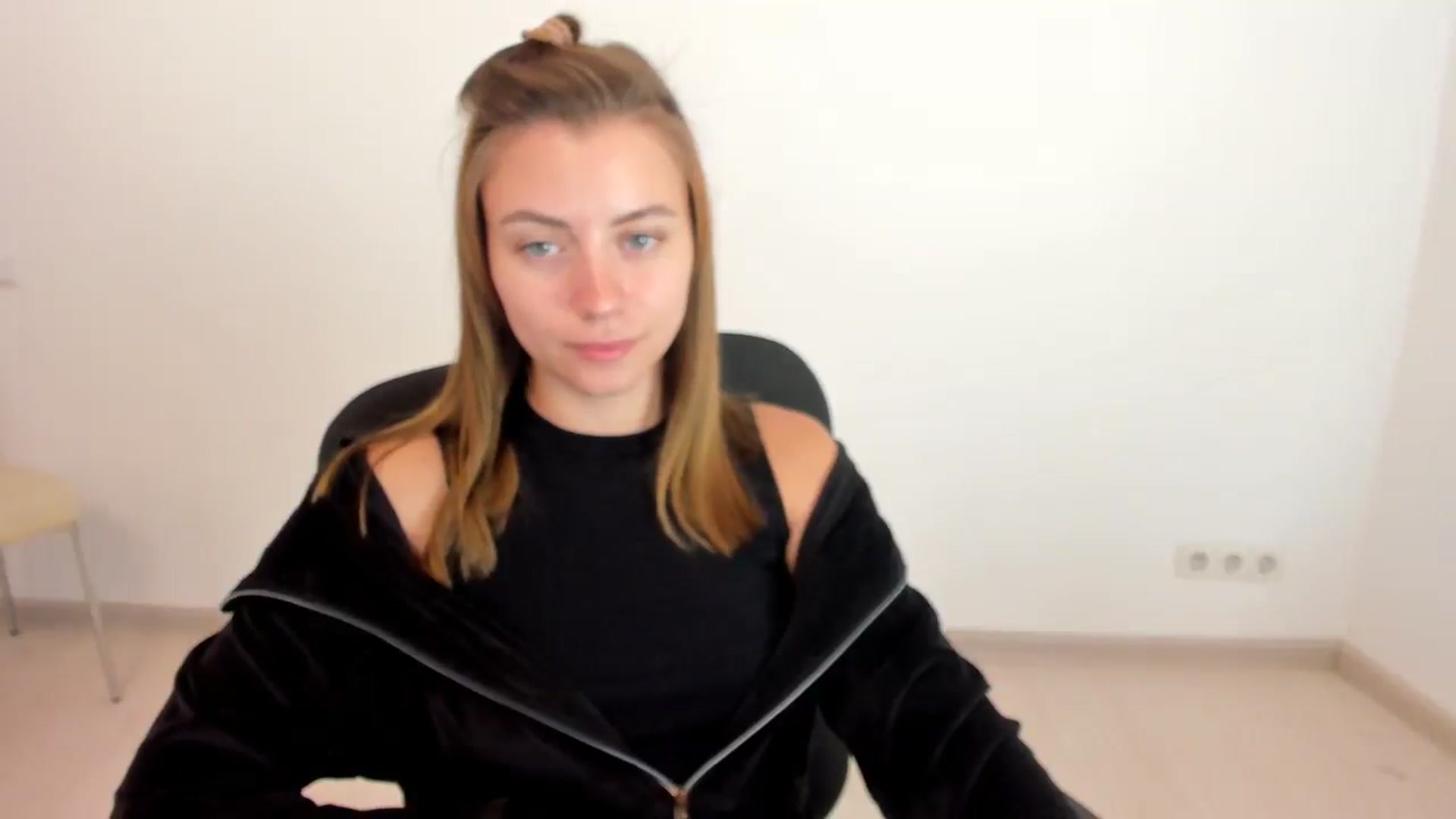 Gallery image thumbnail from Sulfate0's myfreecams stream on, 10/22/2024, 09:48 image 10 of 20