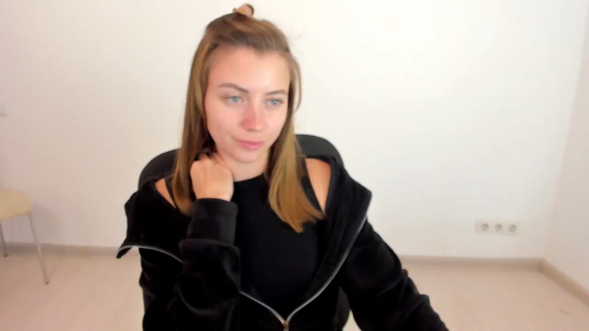 Gallery image thumbnail from Sulfate0's myfreecams stream on, 10/22/2024, 09:48 image 17 of 20