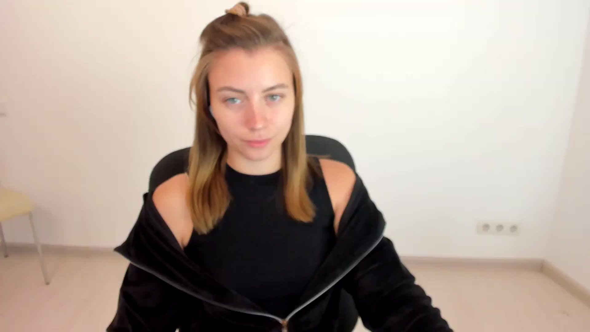 Gallery image thumbnail from Sulfate0's myfreecams stream on, 10/22/2024, 09:48 image 1 of 20