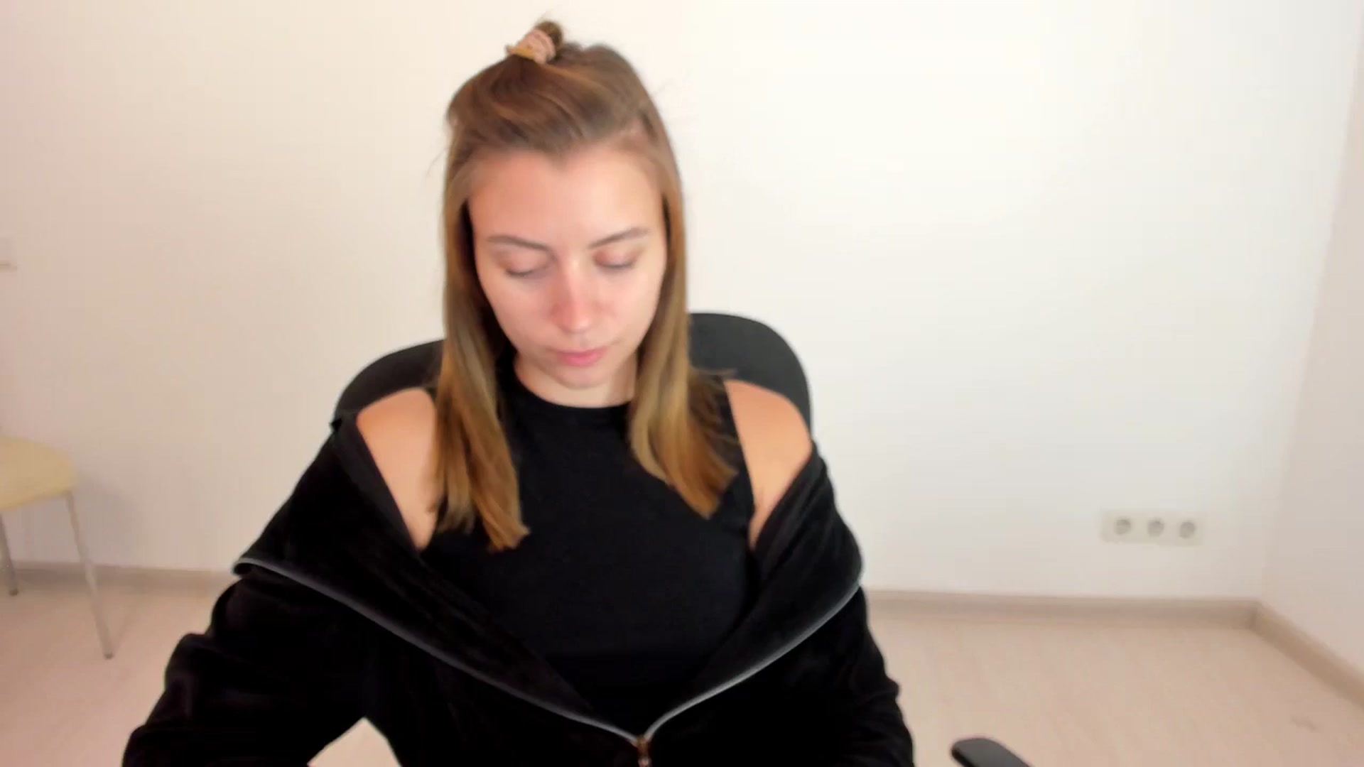 Gallery image thumbnail from Sulfate0's myfreecams stream on, 10/22/2024, 09:48 image 6 of 20