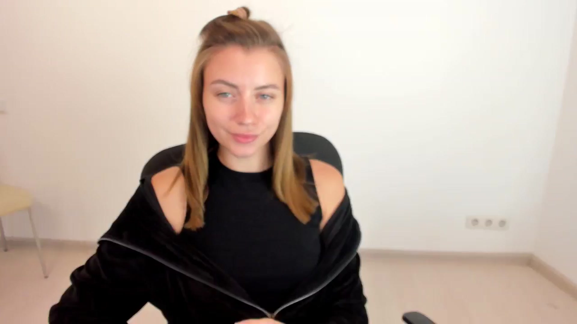 Gallery image thumbnail from Sulfate0's myfreecams stream on, 10/22/2024, 09:48 image 5 of 20