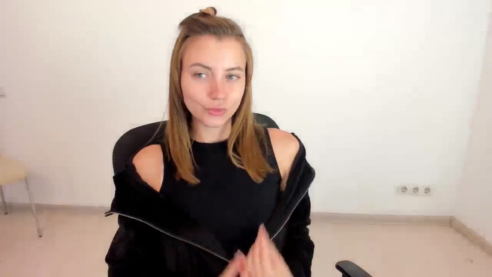 Gallery image thumbnail from Sulfate0's myfreecams stream on, 10/22/2024, 09:48 image 19 of 20