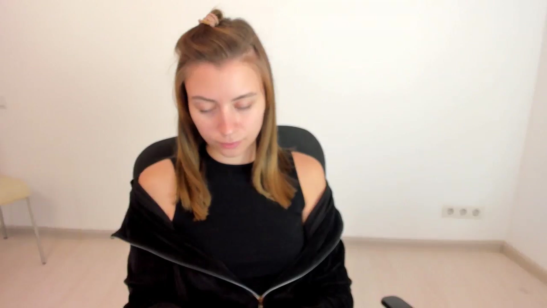 Gallery image thumbnail from Sulfate0's myfreecams stream on, 10/22/2024, 09:48 image 7 of 20