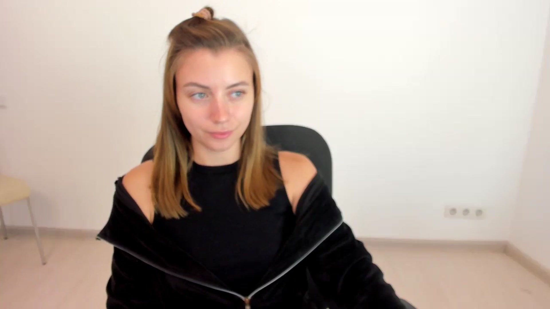 Gallery image thumbnail from Sulfate0's myfreecams stream on, 10/22/2024, 09:48 image 13 of 20