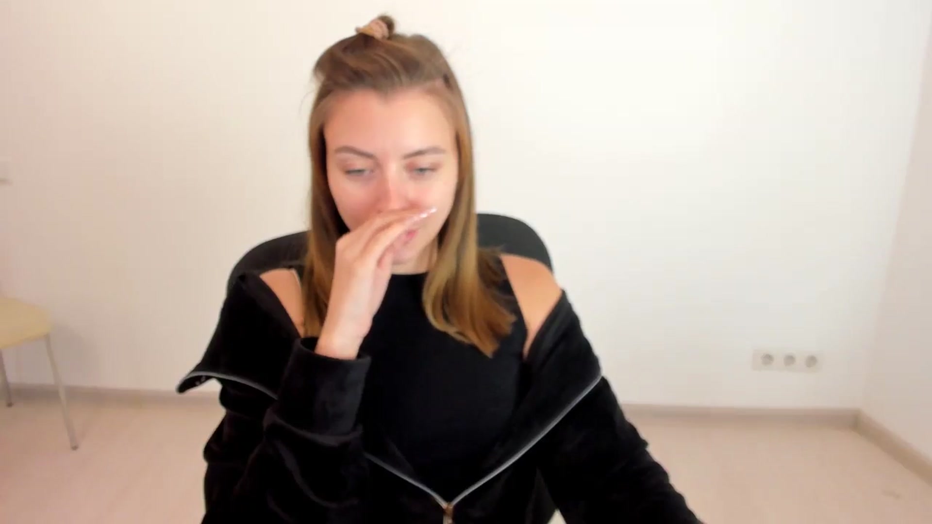 Gallery image thumbnail from Sulfate0's myfreecams stream on, 10/22/2024, 09:48 image 8 of 20