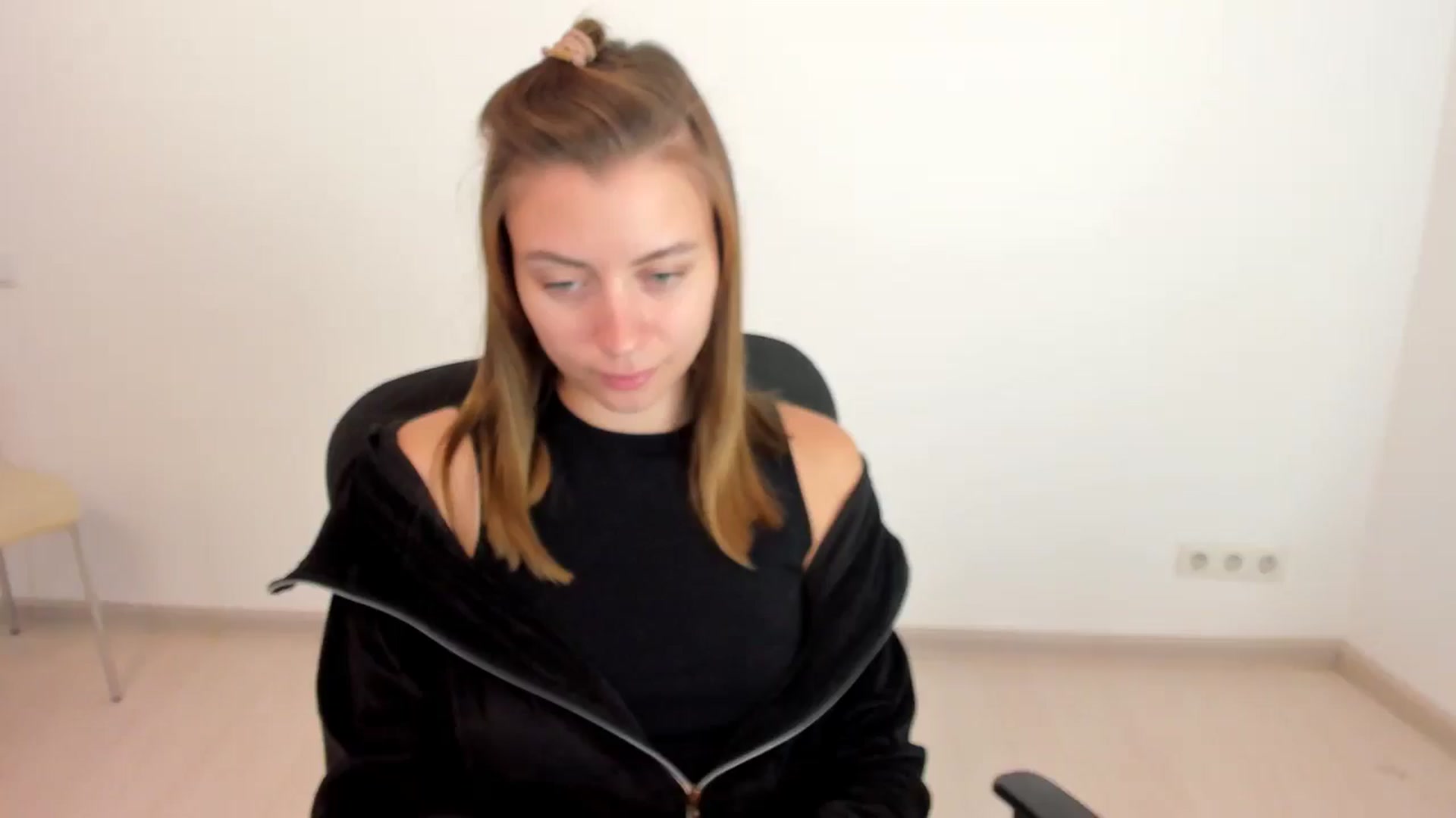 Gallery image thumbnail from Sulfate0's myfreecams stream on, 10/22/2024, 09:48 image 11 of 20