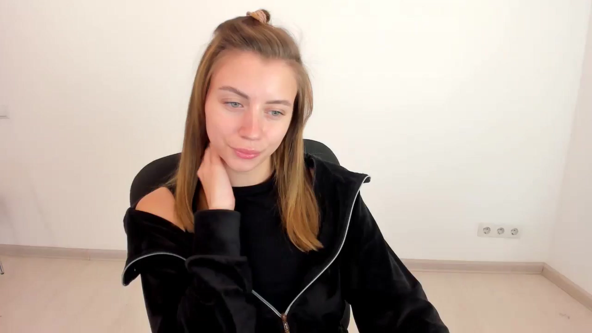 Gallery image thumbnail from Sulfate0's myfreecams stream on, 10/22/2024, 10:31 image 8 of 20
