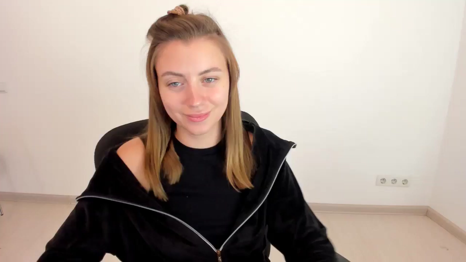 Gallery image thumbnail from Sulfate0's myfreecams stream on, 10/22/2024, 10:31 image 6 of 20