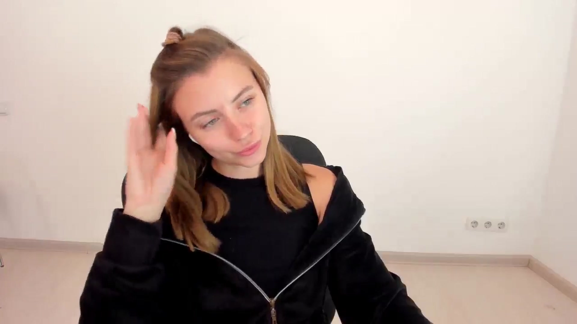 Gallery image thumbnail from Sulfate0's myfreecams stream on, 10/22/2024, 10:31 image 13 of 20
