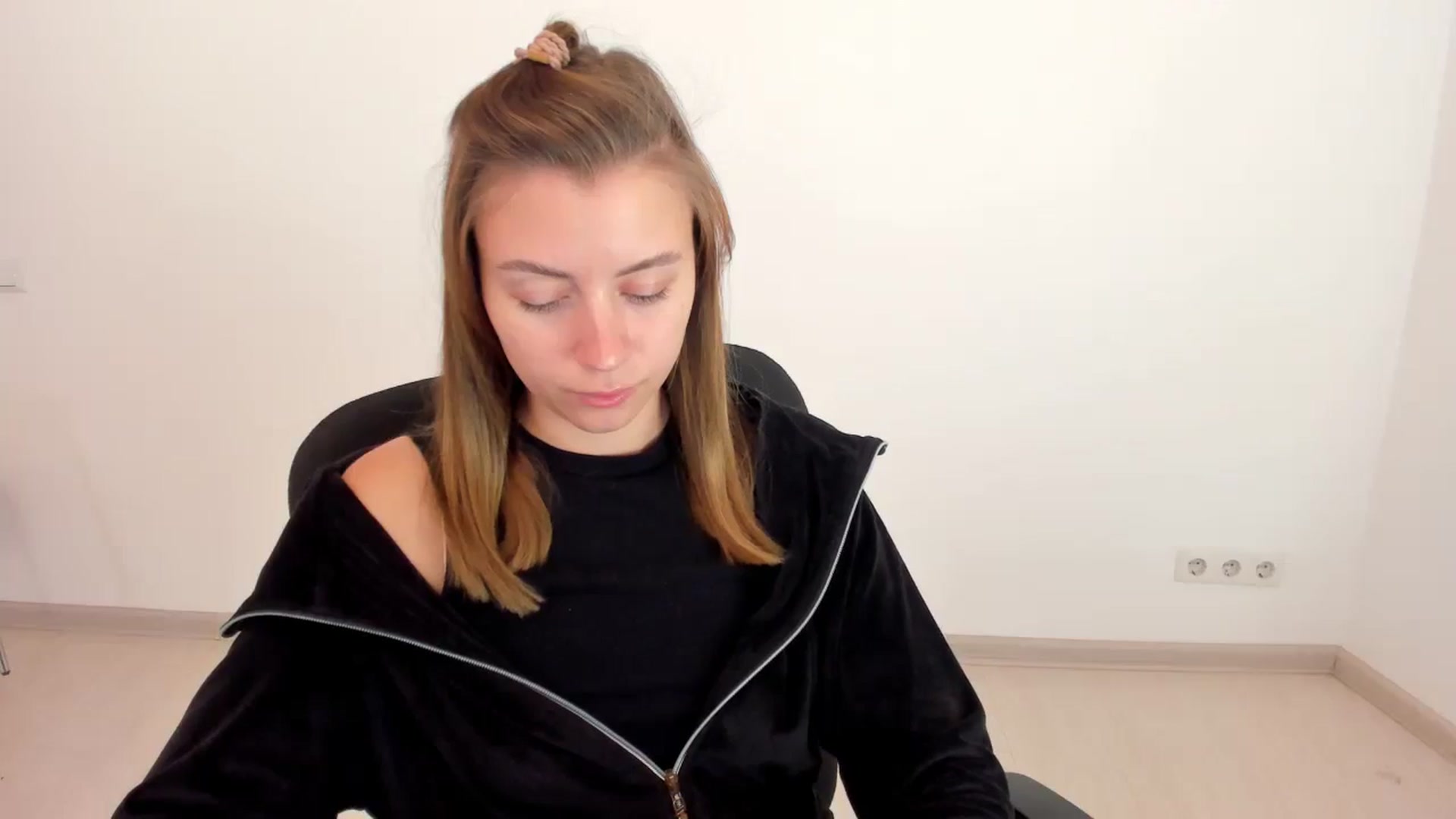 Gallery image thumbnail from Sulfate0's myfreecams stream on, 10/22/2024, 10:31 image 10 of 20