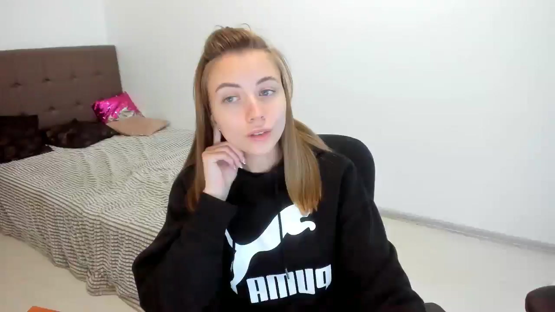 Gallery image thumbnail from Sulfate0's myfreecams stream on, 10/23/2024, 09:21 image 11 of 20